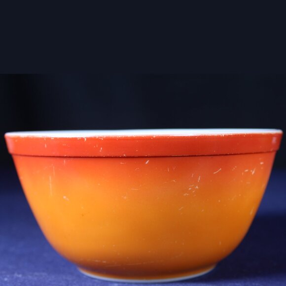 Vintage Mid-Century Red 1½ Quart Pyrex® # 402 38 Nesting Mixing Bowl - Picture 4 of 7